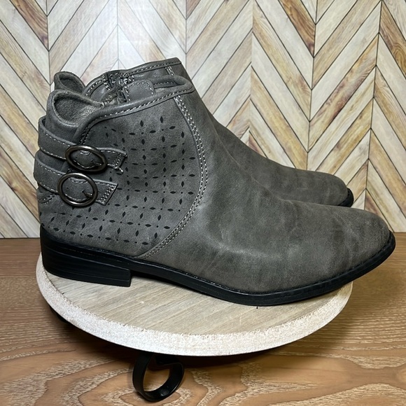 ROCKETDOG Marko Heirloom Gray Laser Cut Buckle Ankle Bootie Rounded Toe Side Zip - Picture 1 of 7